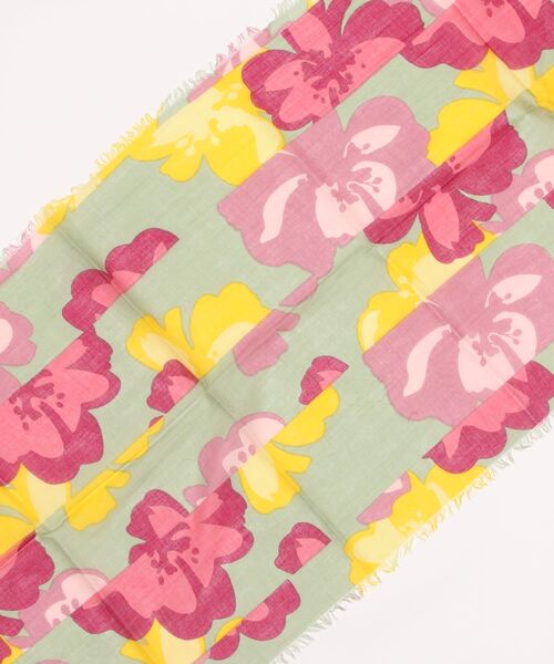 BENETTON (UNITED COLORS OF BENETTON)（ベネトンユナイテッドカラーズオブベネトン）の「コットン総柄ストール（ストール/ショール・レディース・レッド/マルチ/ネイビー・ONE SIZE）」の4枚目の写真