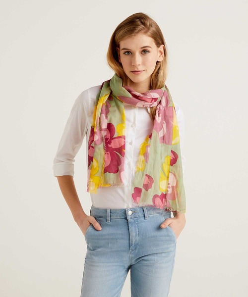 BENETTON (UNITED COLORS OF BENETTON)（ベネトンユナイテッドカラーズオブベネトン）の「コットン総柄ストール（ストール/ショール・レディース・レッド/マルチ/ネイビー・ONE SIZE）」の5枚目の写真