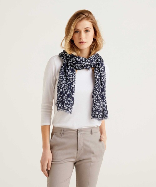 BENETTON (UNITED COLORS OF BENETTON)（ベネトンユナイテッドカラーズオブベネトン）の「コットン総柄ストール（ストール/ショール・レディース・レッド/マルチ/ネイビー・ONE SIZE）」の9枚目の写真