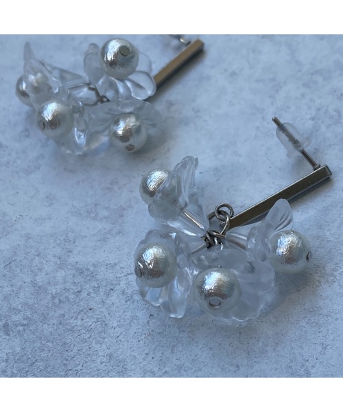 tone(トーン)の「【-lensa-】コットンパールでクールなお花ピアス(MA)(ピアス(両耳用)・レディース・クリア・FREE)」の5枚目の写真