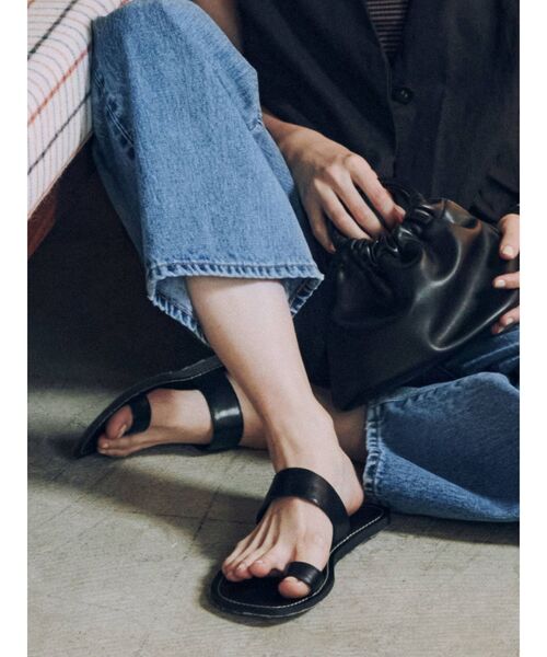 Ungrid（アングリッド）の「ステッチデザインフラットサンダル（サンダル・レディース・ブラック/ブラウン/オフホワイト・S/M/L）」の11枚目の写真