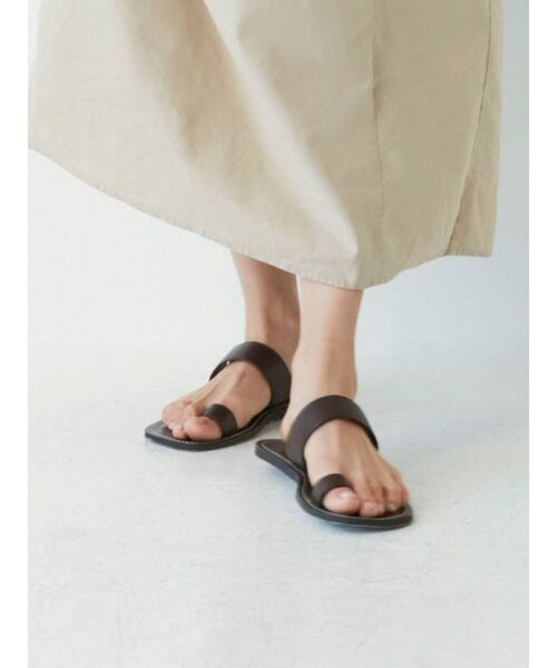 Ungrid（アングリッド）の「ステッチデザインフラットサンダル（サンダル・レディース・ブラック/ブラウン/オフホワイト・S/M/L）」の8枚目の写真