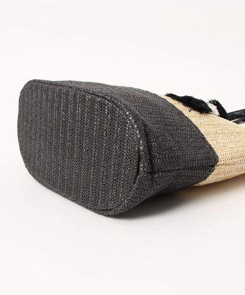 BENETTON (UNITED COLORS OF BENETTON)(ベネトンユナイテッドカラーズオブベネトン)の「【BENETTON:ベネトン】タッセル付き雑材トートバッグ(トートバッグ・レディース・ブラウン/カーキ/ブラック・FREE)」の5枚目の写真