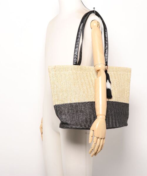 BENETTON (UNITED COLORS OF BENETTON)(ベネトンユナイテッドカラーズオブベネトン)の「【BENETTON:ベネトン】タッセル付き雑材トートバッグ(トートバッグ・レディース・ブラウン/カーキ/ブラック・FREE)」の7枚目の写真