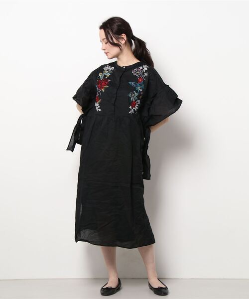 iS ScoLar（イズスカラー）の「521029：蝶花刺繍2WAY前開きワンピース  