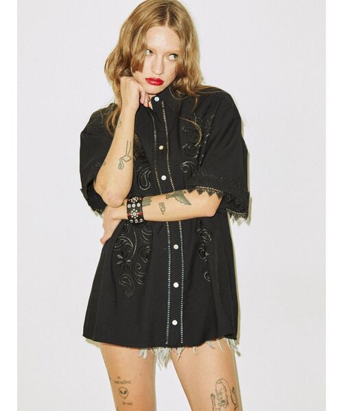 jouetie（ジュエティ）の「エンブロイダリーオーバーシャツ（シャツ/ブラウス・レディース・ブラック/オフホワイト/パープル・MEDIUM）」の12枚目の写真