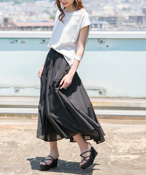 Newlyme（ニューリーミー）の「厚底ラインストラップサンダル（サンダル・レディース・ホワイト/ブラック/グレー/ブラック×ベージュ・22cm/22.5cm/23cm/23.5cm/24cm/24.5cm/25cm/26cm/25.5cm）」の9枚目の写真