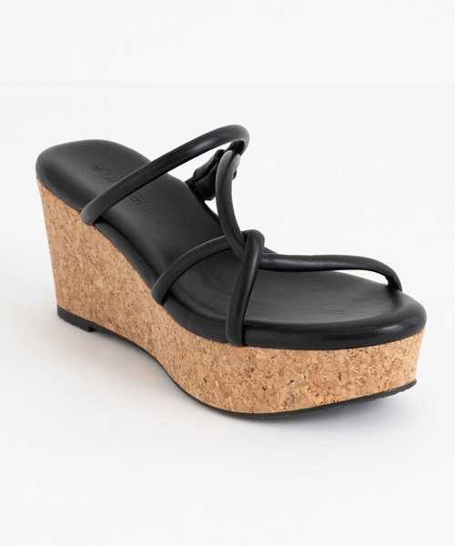 Newlyme（ニューリーミー）の「厚底ラインストラップサンダル（サンダル・レディース・ホワイト/ブラック/グレー/ブラック×ベージュ・22cm/22.5cm/23cm/23.5cm/24cm/24.5cm/25cm/26cm/25.5cm）」の15枚目の写真