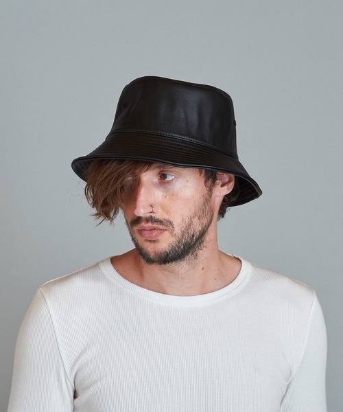 NO ID.（ノーアイディ）の「【NO ID.】Synthetic Leather Bucket Hat / シンセティック レザー バケット ハット（ハット・メンズ・アイボリー/ブラック・ONE SIZE）」の10枚目の写真