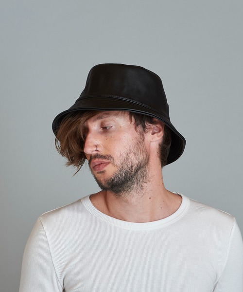 NO ID.（ノーアイディ）の「【NO ID.】Synthetic Leather Bucket Hat / シンセティック レザー バケット ハット（ハット・メンズ・アイボリー/ブラック・ONE SIZE）」の8枚目の写真