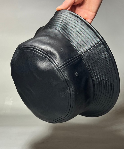 NO ID.（ノーアイディ）の「【NO ID.】Synthetic Leather Bucket Hat / シンセティック レザー バケット ハット（ハット・メンズ・アイボリー/ブラック・ONE SIZE）」の22枚目の写真