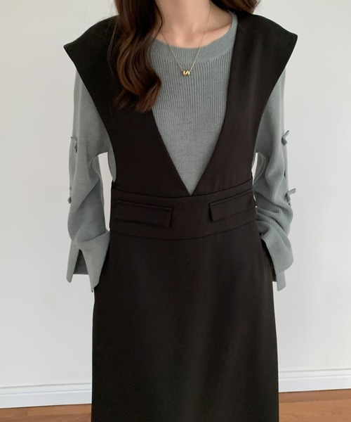 ECLIN（エクラン）の「Vネックフレアロングジャンパースカート（ジャンパースカート・レディース・ホワイト/ブラック/ベージュ・S/M）」の4枚目の写真