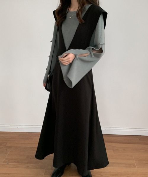 ECLIN（エクラン）の「Vネックフレアロングジャンパースカート（ジャンパースカート・レディース・ホワイト/ブラック/ベージュ・S/M）」の11枚目の写真