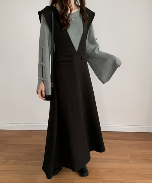 ECLIN（エクラン）の「Vネックフレアロングジャンパースカート（ジャンパースカート・レディース・ホワイト/ブラック/ベージュ・S/M）」の5枚目の写真