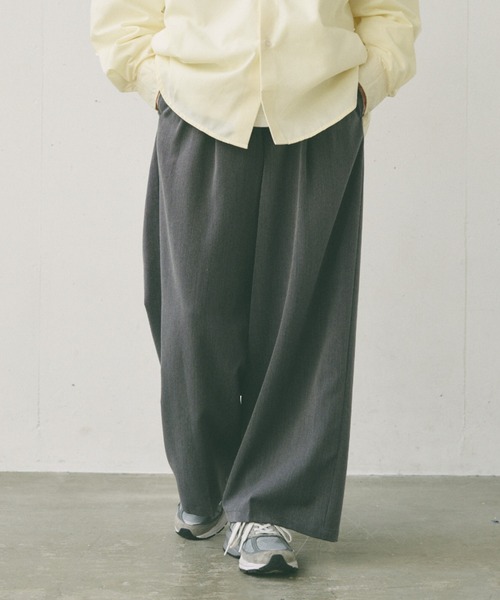 flaner（フラネ）の「Loose tuck straight slacks/ルーズタックストレートスラックス（スラックス・レディース・グレー/ブラック・SMALL/MEDIUM/LARGE）」の4枚目の写真