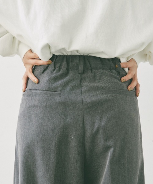 flaner（フラネ）の「Loose tuck straight slacks/ルーズタックストレートスラックス（スラックス・レディース・グレー/ブラック・SMALL/MEDIUM/LARGE）」の19枚目の写真
