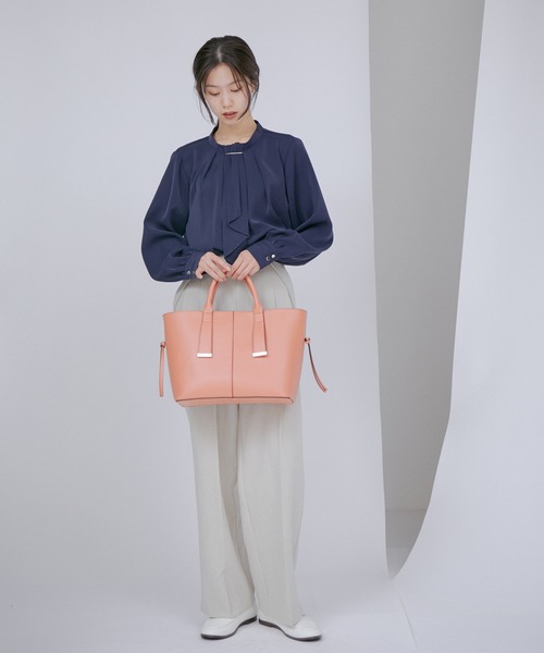 VIS(ビス)の「【A4対応】【3WAY】ゴールド金具付きノットトートバッグ(トートバッグ・レディース・ブラック/ベージュ/キャメル/オレンジ系その他・FREE)」の16枚目の写真