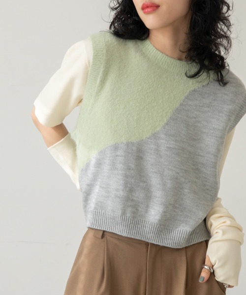 VACANCY（ヴァカンシー）の「配色ウェーブニットベスト（ベスト・レディース・ブラック/グレー・FREE）」の4枚目の写真