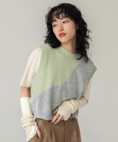 VACANCY（ヴァカンシー）の「配色ウェーブニットベスト（ベスト・レディース・ブラック/グレー・FREE）」の3枚目の写真