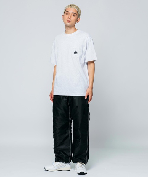 XLARGE（エクストララージ）の「MINI SLANTED OG LOGO S/S POCKET TEE（Tシャツ/カットソー・メンズ・グリーン/アッシュ/ホワイト/ネイビー/ブラック・XL/L/S/M）」の21枚目の写真