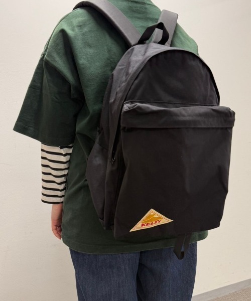 KELTY（ケルティ）の「シンプルなつくりで使いやすい【KELTY】ワイドデイパック / WIDE DAYPACK（バックパック/リュック・レディース・ネイビー/セージグリーン/ブラック/ブラウン系その他/タン/マスタード/ダークグレー/オリーブ/モカ・FREE）」の16枚目の写真