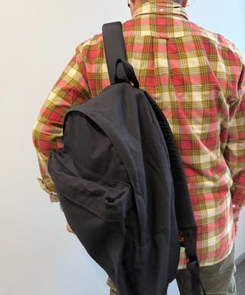 KELTY（ケルティ）の「シンプルなつくりで使いやすい【KELTY】ワイドデイパック / WIDE DAYPACK（バックパック/リュック・レディース・ネイビー/セージグリーン/ブラック/ブラウン系その他/タン/マスタード/ダークグレー/オリーブ/モカ・FREE）」の15枚目の写真