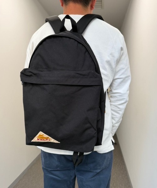 KELTY（ケルティ）の「シンプルなつくりで使いやすい【KELTY】ワイドデイパック / WIDE DAYPACK（バックパック/リュック・レディース・ネイビー/セージグリーン/ブラック/ブラウン系その他/タン/マスタード/ダークグレー/オリーブ/モカ・FREE）」の21枚目の写真