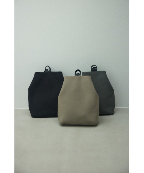 BLACK BY MOUSSY(ブラックバイマウジー)の「ruck sack(リュックサック)(バックパック/リュック・レディース・ブラック/ダークグレー/ライトベージュ・FREE)」の3枚目の写真