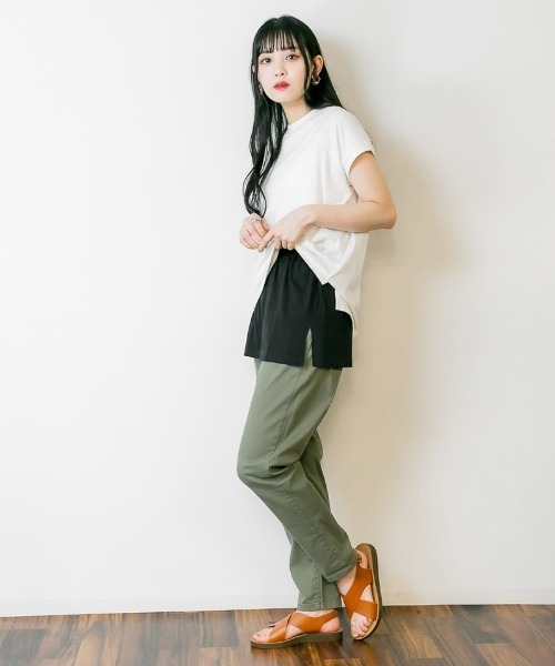 atONE(アットワン)の「atONE サイドスリット入り付け裾カットソー(その他トップス・レディース・ホワイト/ブラック・F)」の7枚目の写真