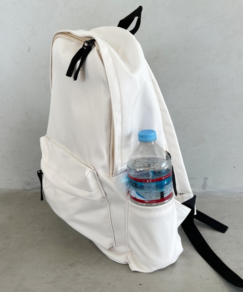 thank U more(サンキューモア)の「【A4対応】アウトポケット付きシンプルリュックサック バックパック(バックパック/リュック・レディース・ブラック/ホワイト・FREE)」の4枚目の写真