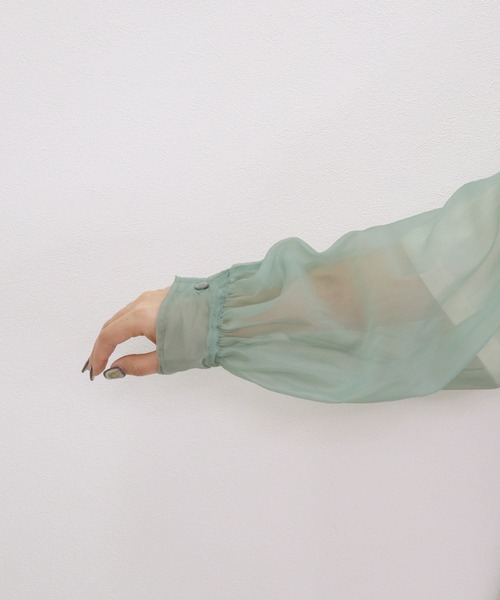 Isn't She?（イズントシー）の「オーガンジーバンドカラーシャツ｜steady.掲載（シャツ/ブラウス・レディース・アイボリー・FREE）」の10枚目の写真