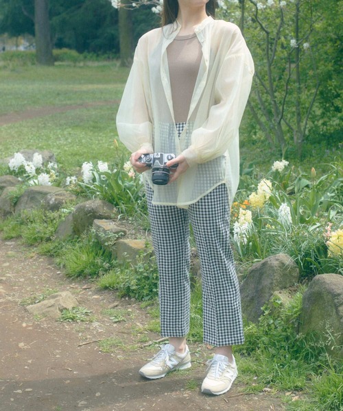 Isn't She?（イズントシー）の「オーガンジーバンドカラーシャツ｜steady.掲載（シャツ/ブラウス・レディース・アイボリー・FREE）」の6枚目の写真