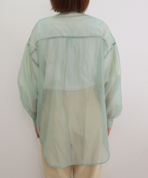 Isn't She?（イズントシー）の「オーガンジーバンドカラーシャツ｜steady.掲載（シャツ/ブラウス・レディース・アイボリー・FREE）」の4枚目の写真