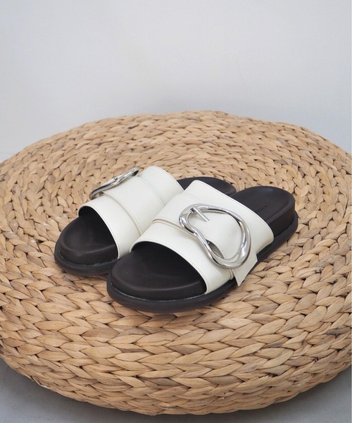LE VERNIS(ル・ベルニ)の「LE VERNIS(ル・ベルニ)POIRE SANDALS(サンダル・レディース・ブラック/アイボリー/グリーン・23cm/23.5cm/24cm/24.5cm)」の2枚目の写真
