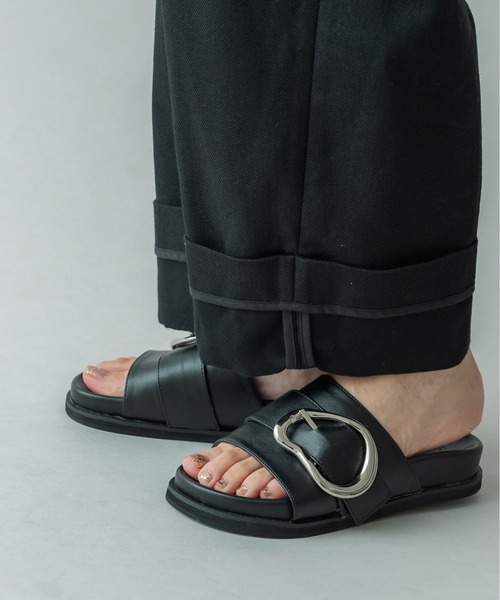 LE VERNIS(ル・ベルニ)の「LE VERNIS(ル・ベルニ)POIRE SANDALS(サンダル・レディース・ブラック/アイボリー/グリーン・23cm/23.5cm/24cm/24.5cm)」の3枚目の写真