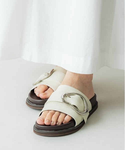 LE VERNIS(ル・ベルニ)の「LE VERNIS(ル・ベルニ)POIRE SANDALS(サンダル・レディース・ブラック/アイボリー/グリーン・23cm/23.5cm/24cm/24.5cm)」の18枚目の写真