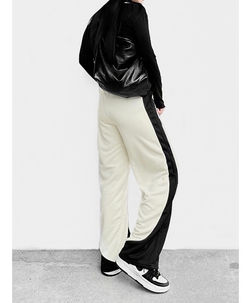 LVEU.（ラブユ.）の「【LVEU.】スクエアワンショルダーバッグ(Ai select) / バッグ 鞄 BAG ショルダー ワンショルダー スクエア 合皮  合皮 ブラック シルバー（ショルダーバッグ・レディース・シルバー/ブラック・FREE）」の8枚目の写真