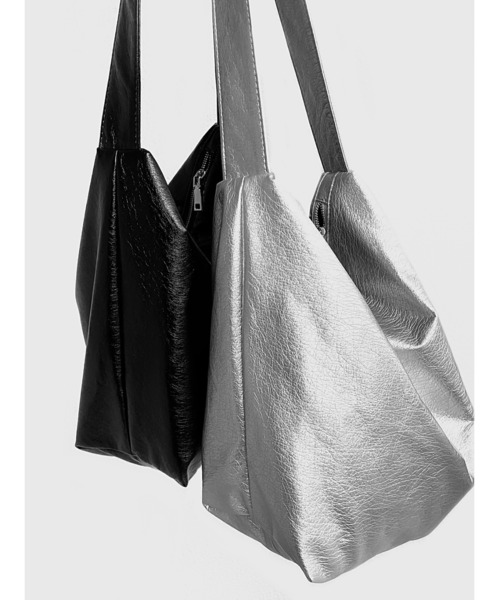 LVEU.（ラブユ.）の「【LVEU.】スクエアワンショルダーバッグ(Ai select) / バッグ 鞄 BAG ショルダー ワンショルダー スクエア 合皮  合皮 ブラック シルバー（ショルダーバッグ・レディース・シルバー/ブラック・FREE）」の9枚目の写真