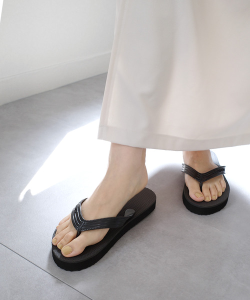 AmiAmi(アミアミ)の「ビーチサンダル/トングサンダル(サンダル・レディース・ライラック/イエロー/ブルー/ベージュ/ブラック/グレー・23/27/24/25/21/26)」の14枚目の写真