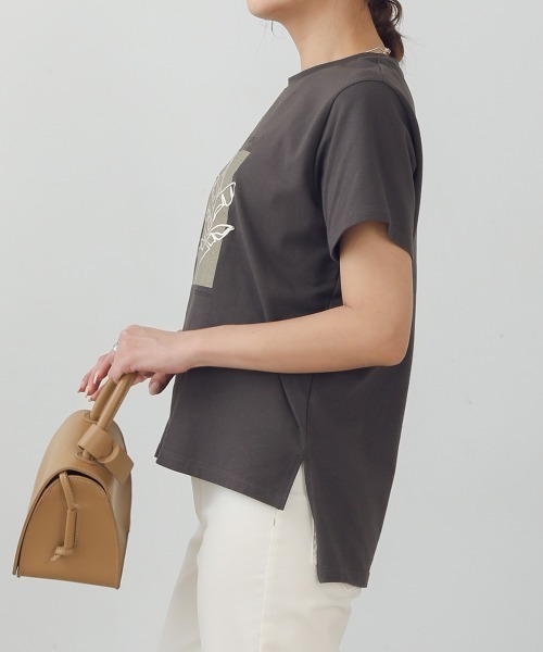 Bou Jeloud(ブージュルード)の「発泡箔リーフプリントTシャツ(Tシャツ/カットソー・レディース・ブラウン/ホワイト/チャコールグレー・FREE)」の15枚目の写真
