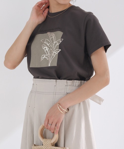 Bou Jeloud(ブージュルード)の「発泡箔リーフプリントTシャツ(Tシャツ/カットソー・レディース・ブラウン/ホワイト/チャコールグレー・FREE)」の18枚目の写真
