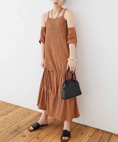 Fashion Letter（ファッションレター）の「シャーリングティアード キャミOP×ショートボレロ セットアップ（ワンピース・レディース・ブラック/オレンジ/グレイッシュベージュ/チャコール・M）」の4枚目の写真