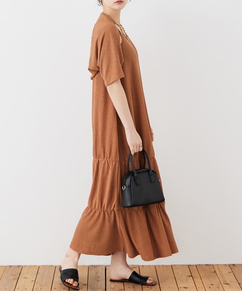 Fashion Letter（ファッションレター）の「シャーリングティアード キャミOP×ショートボレロ セットアップ（ワンピース・レディース・ブラック/オレンジ/グレイッシュベージュ/チャコール・M）」の11枚目の写真