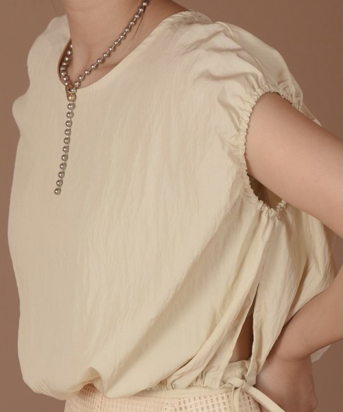 Amiur(エミレ)の「squeeze sleeve less blouse(シャツ/ブラウス・レディース・ベージュ/ネイビー・FREE)」の13枚目の写真