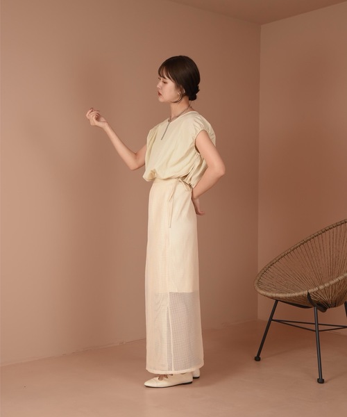 Amiur(エミレ)の「squeeze sleeve less blouse(シャツ/ブラウス・レディース・ベージュ/ネイビー・FREE)」の5枚目の写真