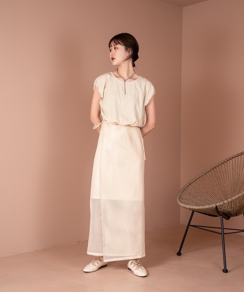 Amiur(エミレ)の「squeeze sleeve less blouse(シャツ/ブラウス・レディース・ベージュ/ネイビー・FREE)」の17枚目の写真