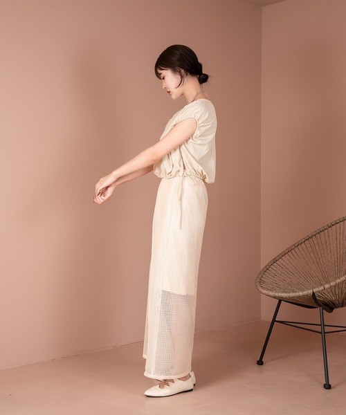 Amiur(エミレ)の「squeeze sleeve less blouse(シャツ/ブラウス・レディース・ベージュ/ネイビー・FREE)」の19枚目の写真