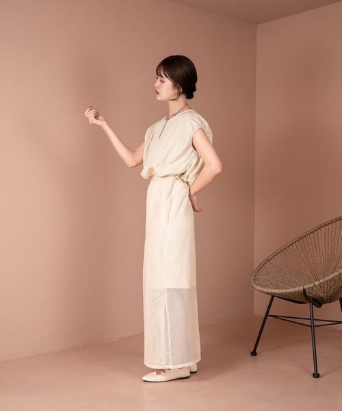 Amiur(エミレ)の「squeeze sleeve less blouse(シャツ/ブラウス・レディース・ベージュ/ネイビー・FREE)」の20枚目の写真