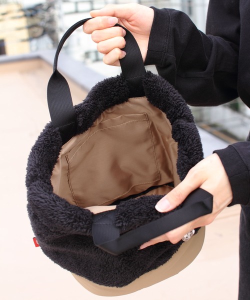 CHUMS(チャムス)の「CHUMS/チャムス エルモフリーストートバッグ Elmo Fleece Tote Bag(トートバッグ・レディース・ブラウン/アイボリー/ブラック・FREE)」の6枚目の写真