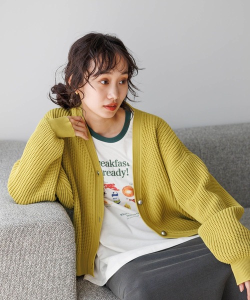 niko and（ニコアンド）の「軽ワッフルVネックカーディガン